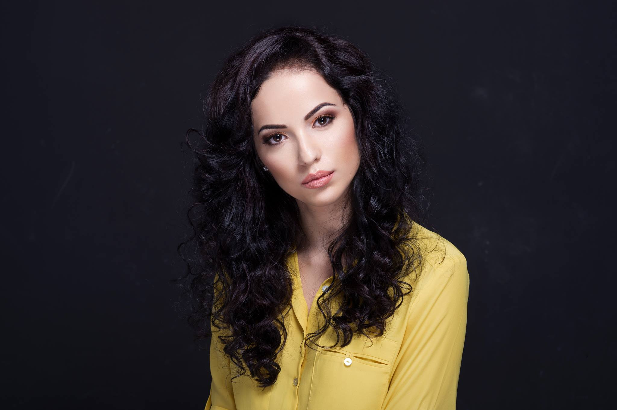 Este studenta la Medicina si are 25 de ani. Cum arata Bianca Fanu, tanara care va reprezenta Romania la Miss World 2014