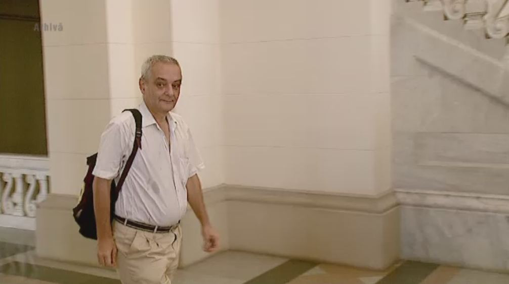 O mama din Bucuresti e acuzata ca si-a vandut fiica de 7 ani pentru favoruri sexuale regizorului Mihnea Columbeanu