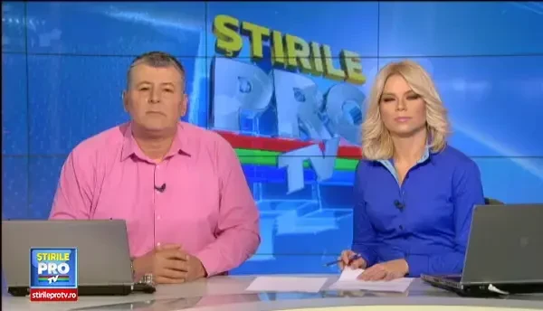 O macara adusa sa indeparteze un copac doborat de furtuna s-a prabusit peste o casa si cateva masini, in Florida. VIDEO