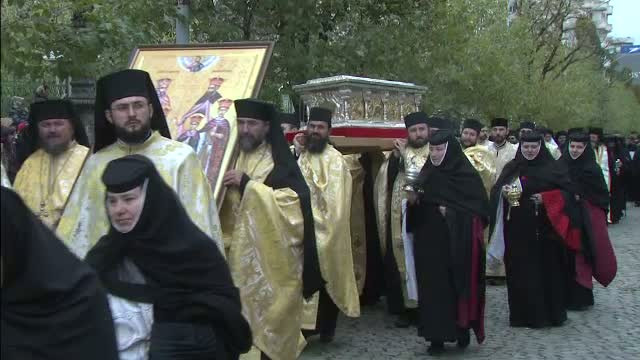 A inceput pelerinajul dedicat ocrotitorului Bucurestiului, SFANTUL DIMITRIE. Vizita istorica, dupa 300 de ani, in Capitala