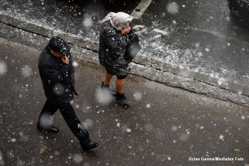 Ploi in jumatate de tara si ninsori in regiunile deluroase, joi. Prognoza meteo pana duminica