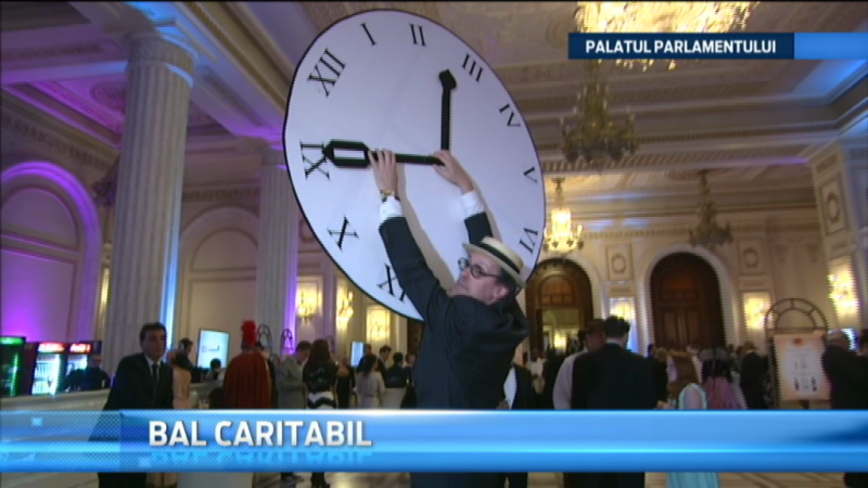 Bal caritabil organizat de asociatia OvidiuRO. Darth Vader si Marilyn Monroe, invitatii speciali ai Palatului Parlamentului