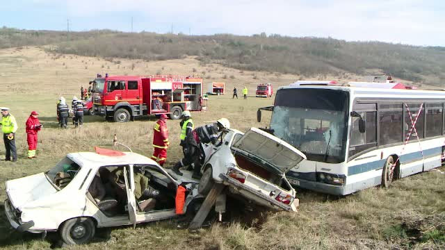 Simulare a unui accident de proportii la Iasi. Salvatorii romani i-au invatat pe cei din R. Moldova cum trebuie sa intervina