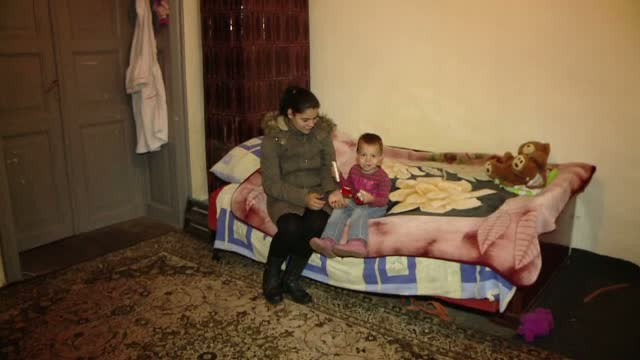 Sute de nevoiasi din Iasi primesc ajutor de la miscarea de binefacere Armata Salvarii. Donatiile vin din lumea intreaga