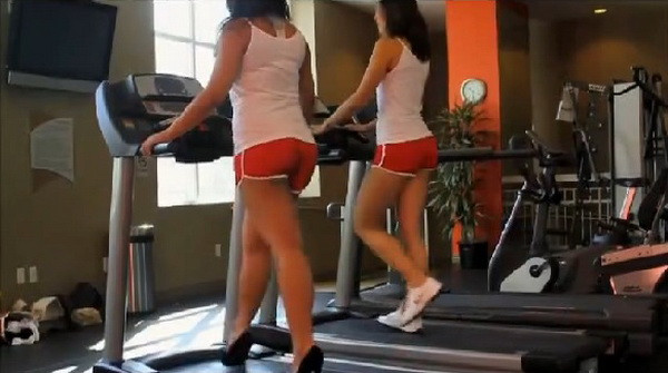 Clipul la care au dat SHARE peste 145.000 de oameni: Ce se intampla atunci cand te urci cu tocurile pe banda de alergat. VIDEO