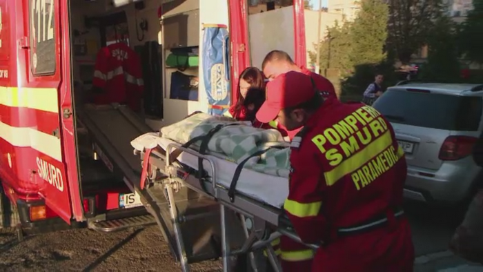 Copilul din Suceava care a cazut dintr-un copac ar putea ramane paralizat. Protectia Copilului a demarat o ancheta