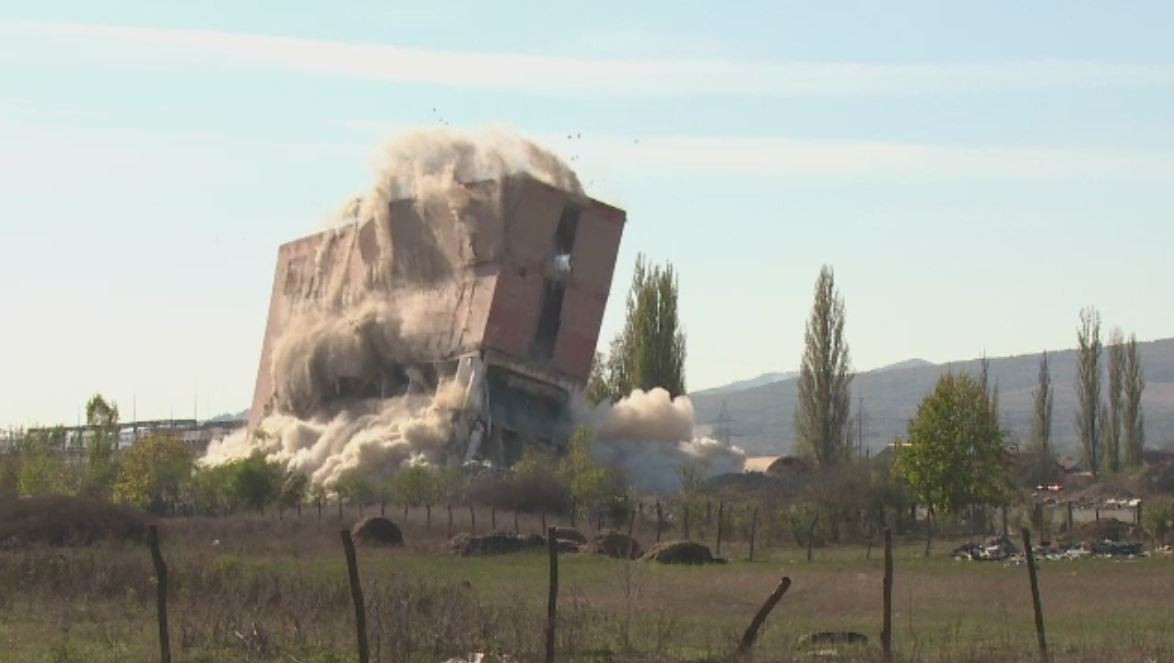 O hala a fostei fabrici de caramizi din Alba Iulia a fost facuta una cu pamantul