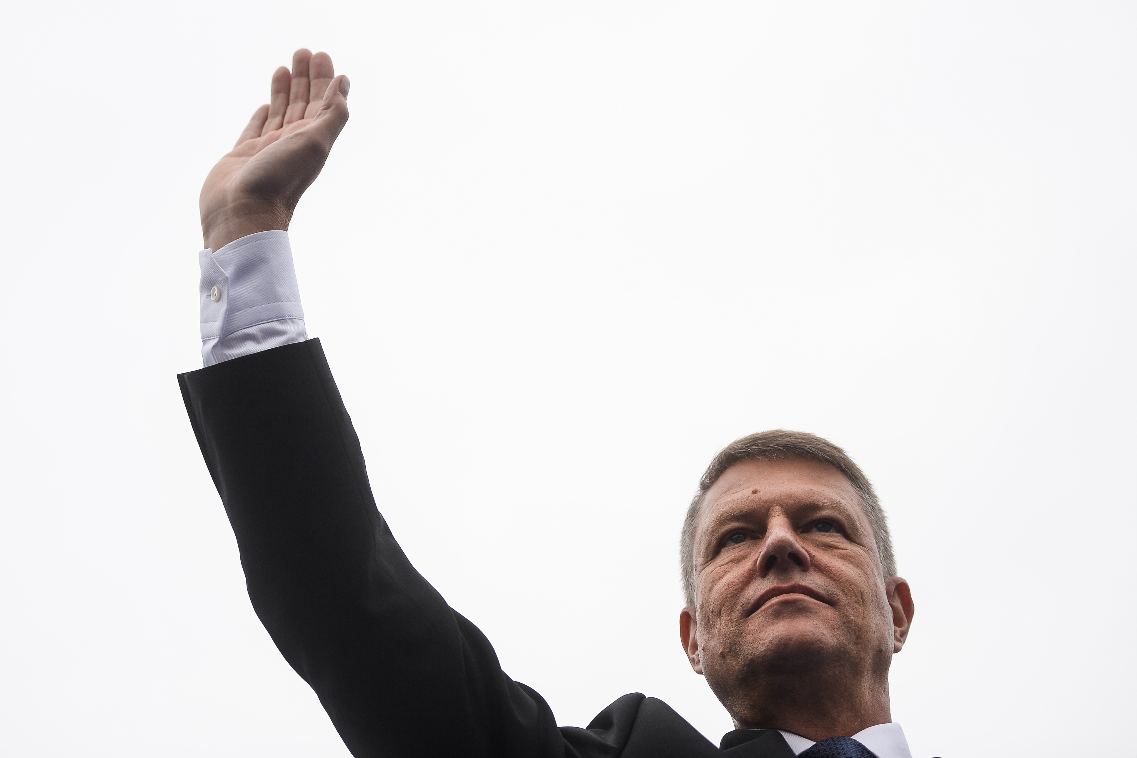 Un roman a pariat 4.000 de lei pe victoria lui Klaus Iohannis. Ce suma a castigat