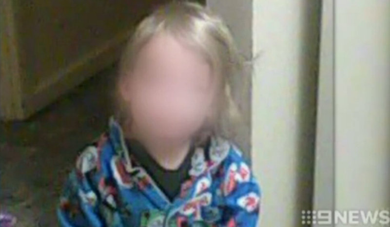 Infometat, deshidratat si abandonat intr-o debara. Cazul baiatului a carui mama era “prea ocupata cu viata intima"