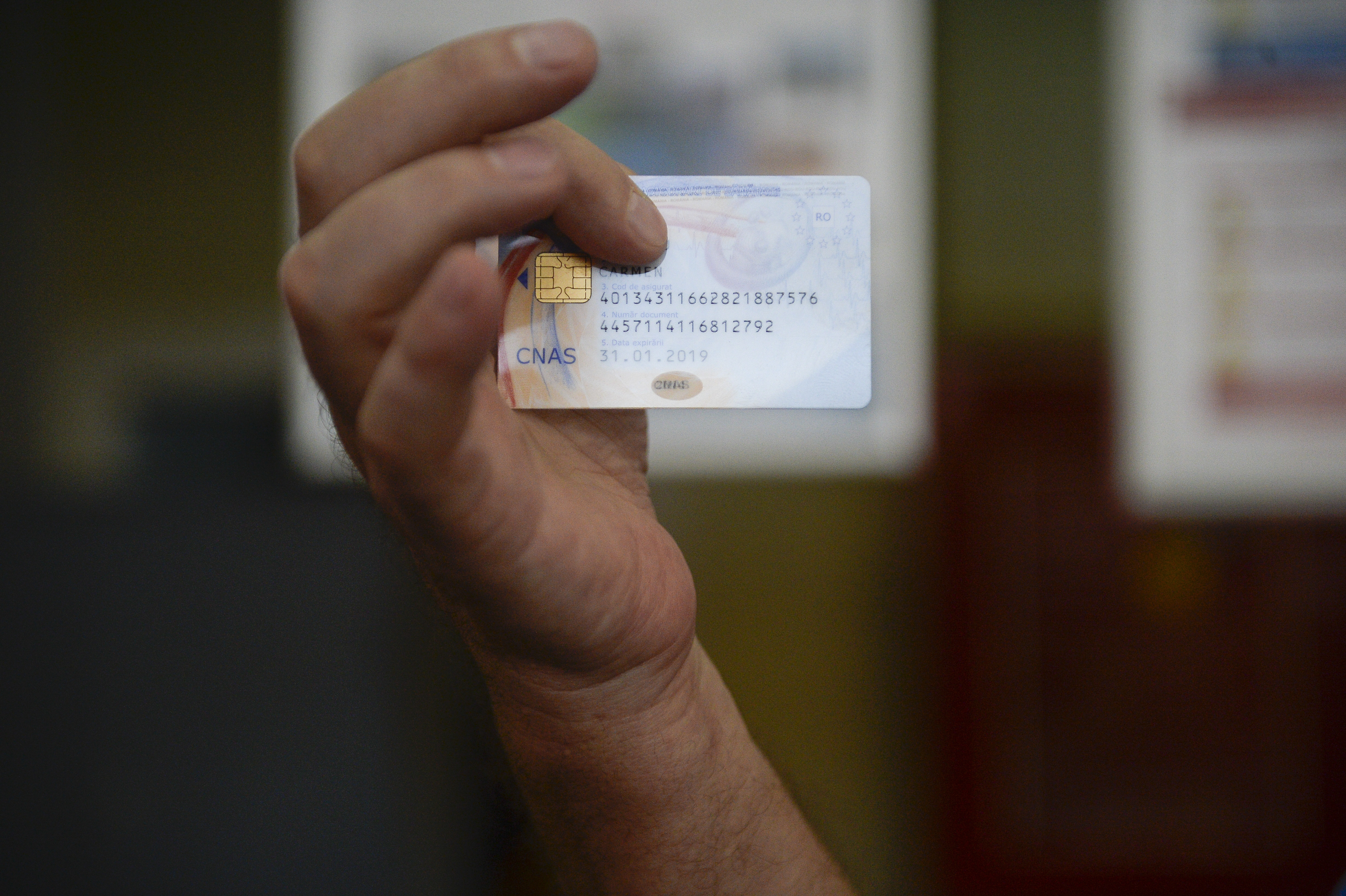 Peste 87 la suta din cardurile de sanatate au fost distribuite populatiei. Cate persoane l-au refuzat