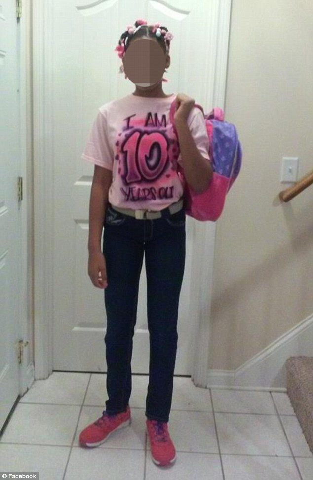 Pedeapsa aplicata fiicei sale pentru ca a mintit ca are 15 ani si si-a facut iubit pe Facebook. FOTO