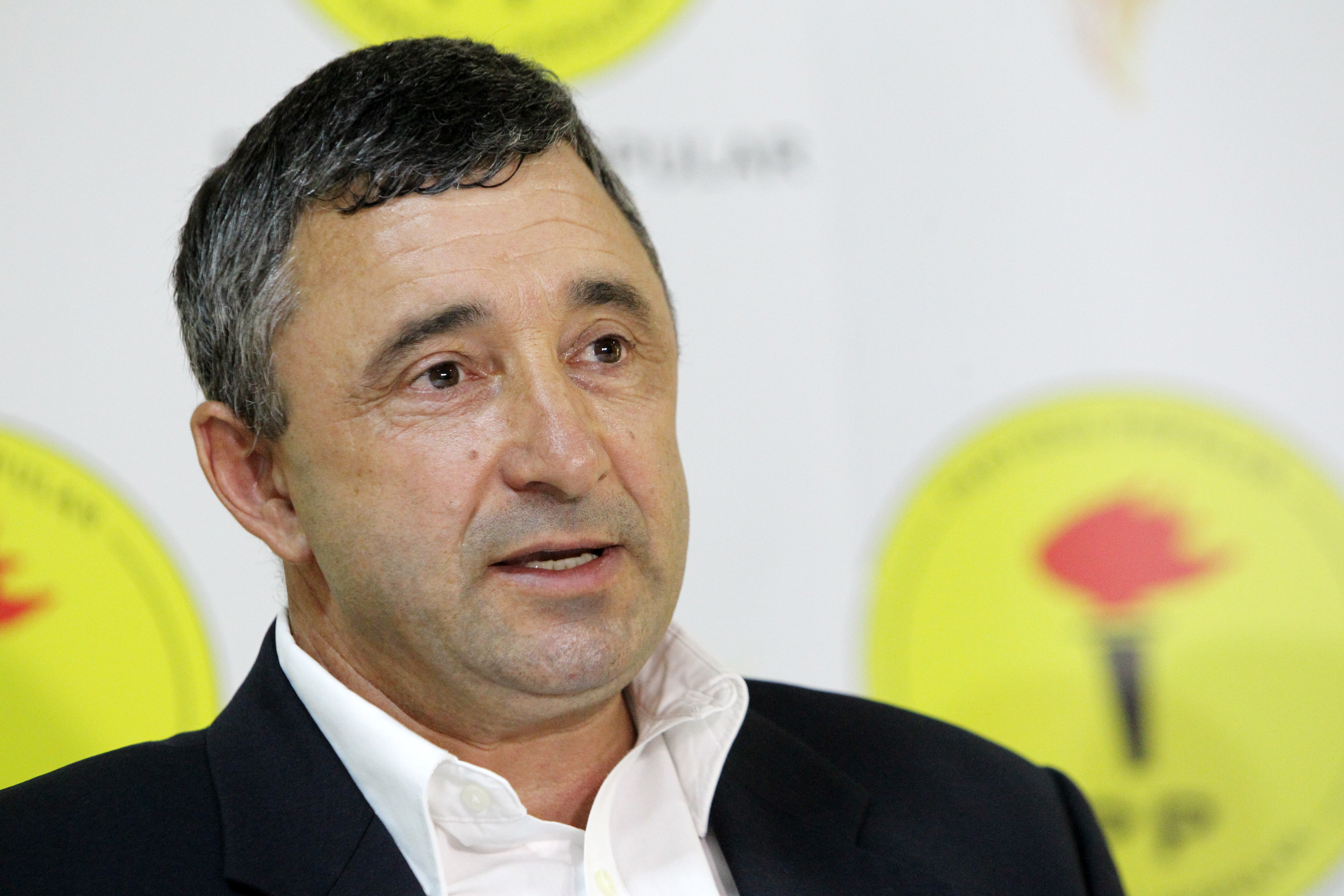 Vicepresedinte PNL: Am 100 de vaci in curte si Guvernul Ponta mi-a trimis cupon pentru defavorizati