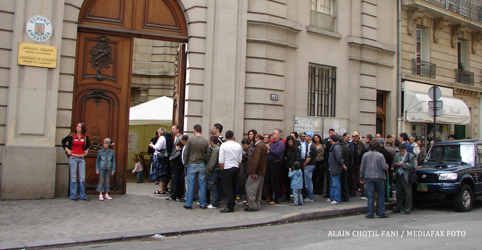 Romanii din diaspora se plang ca au prea putine sectii de votare. La ultimele alegeri prezidentiale ei au decis rezultatul