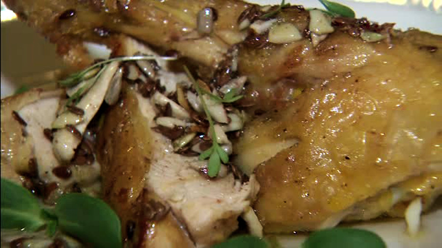 Solutii pentru romanii carora le place carnea de pasare dar care s-au saturat de pui. Ce poti face cu puiul galben sau rosu