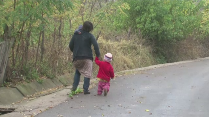 Flamanzi si plini de purici: conditiile in care traiau cei 7 copii din Vaslui salvati de autoritati din mainile parintilor