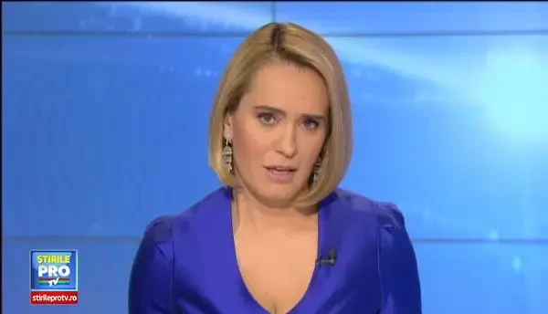 Katie Holmes si Nadia Comaneci, impreuna la sol, la paralele si la barna. Povestea din spatele fotografiilor de pe Facebook