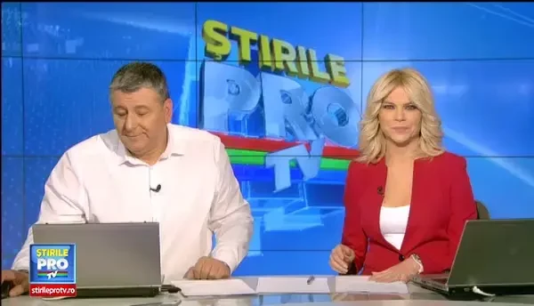 Tone de stanca s-au pravalit ieri pe sosea dupa ce un versant din munte a fost aruncat in aer