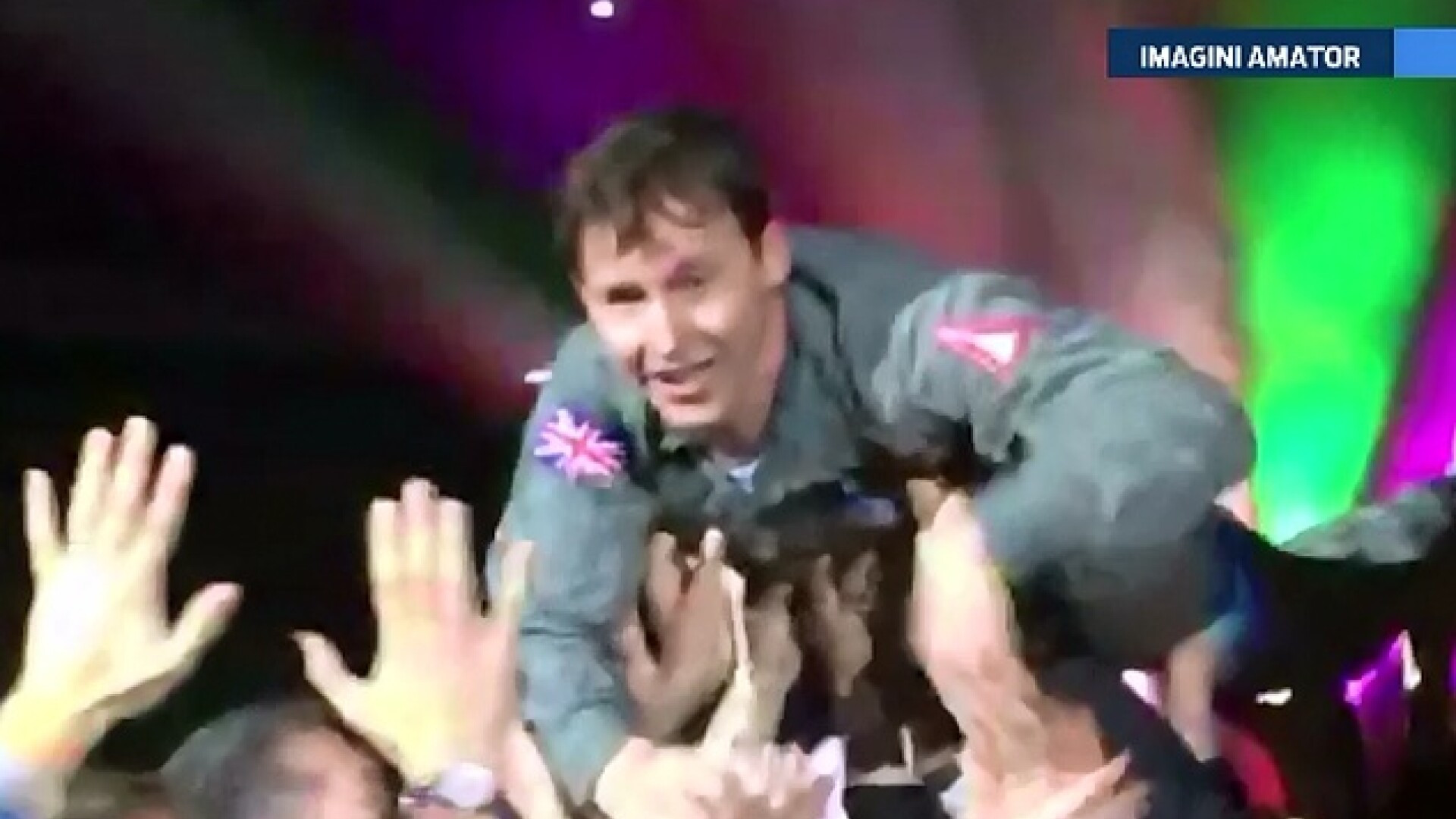 James Blunt, purtat pe brate de fanii din Cluj. Artistul a facut publicul sa vibreze pe muzica sa