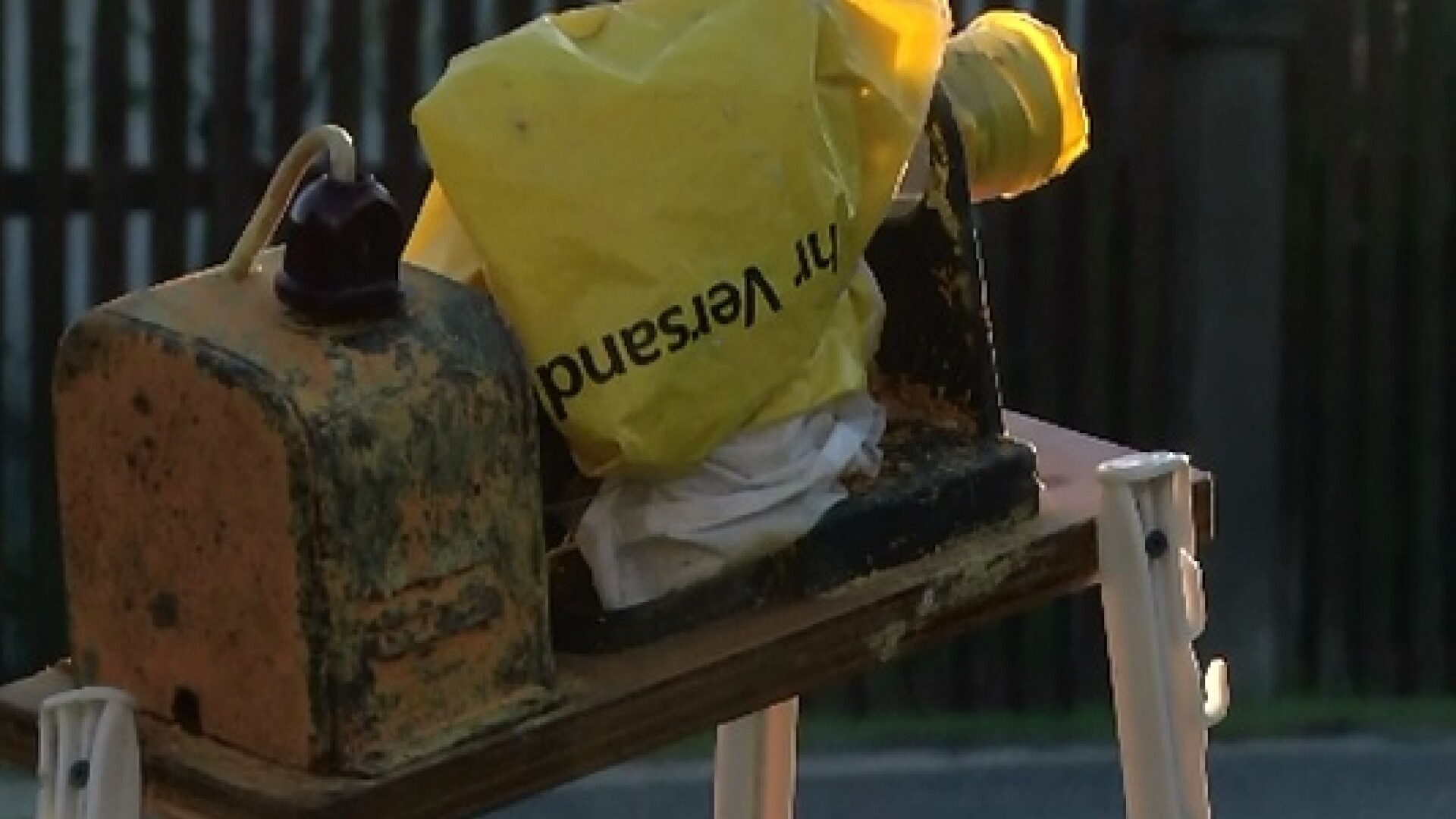 Ideea ingenioasa a unui polonez, suparat ca soferii gonesc cu viteza pe strada din fata casei sale