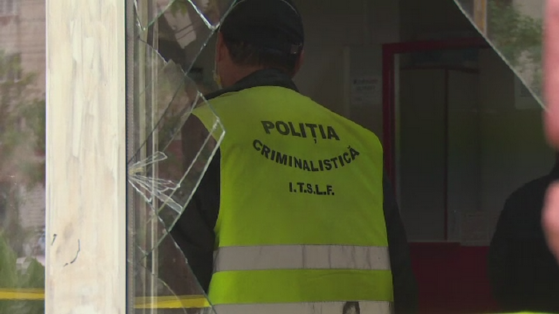 Jaf de Halloween la o agentie de pariuri din Targoviste. Hotii au fugit cu un seif in care erau cateva mii de lei