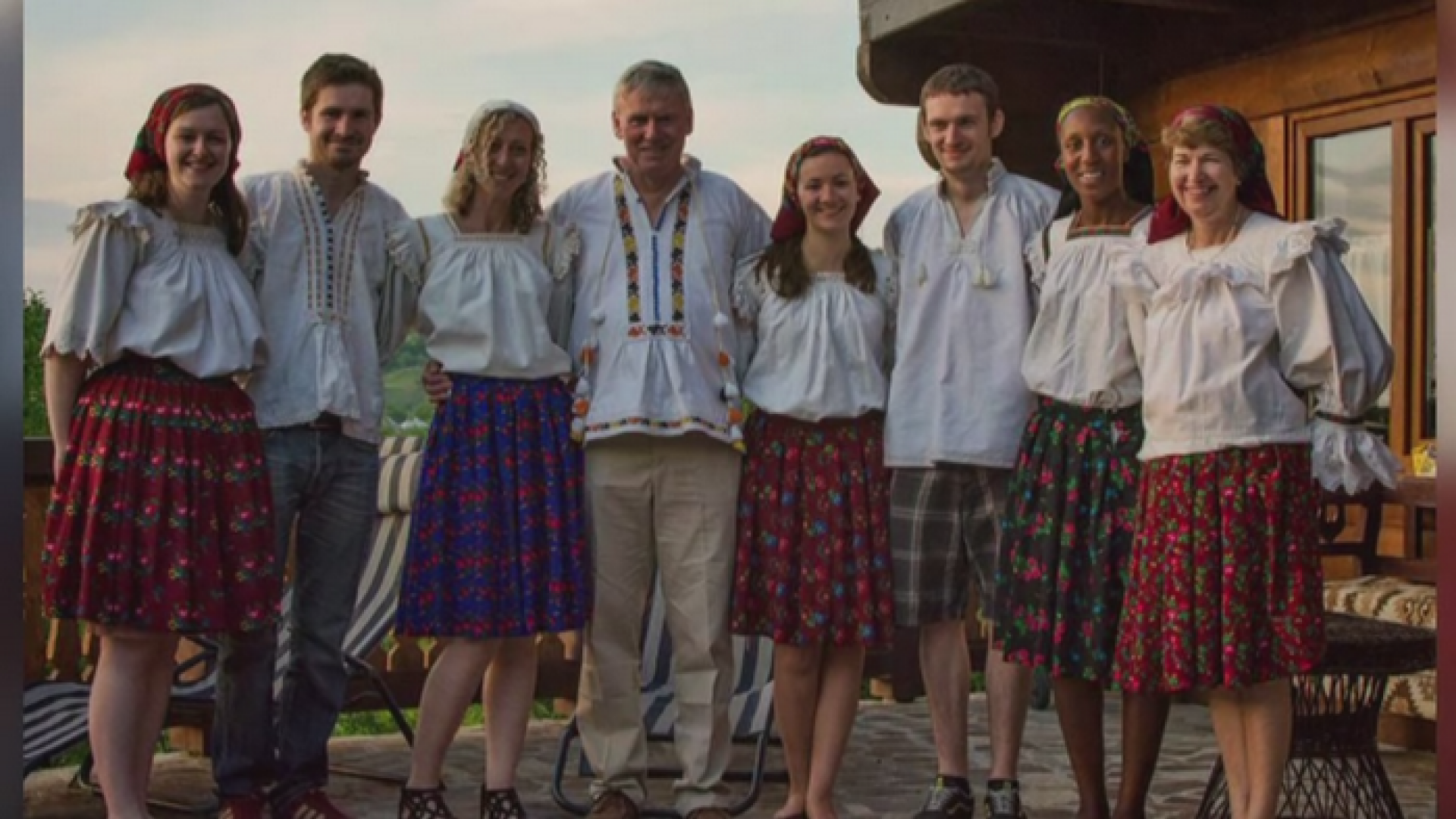 Craciun de poveste in Maramures. Cat platesc strainii pentru o vacanta ca acum 100 de ani, fara curent si televizor