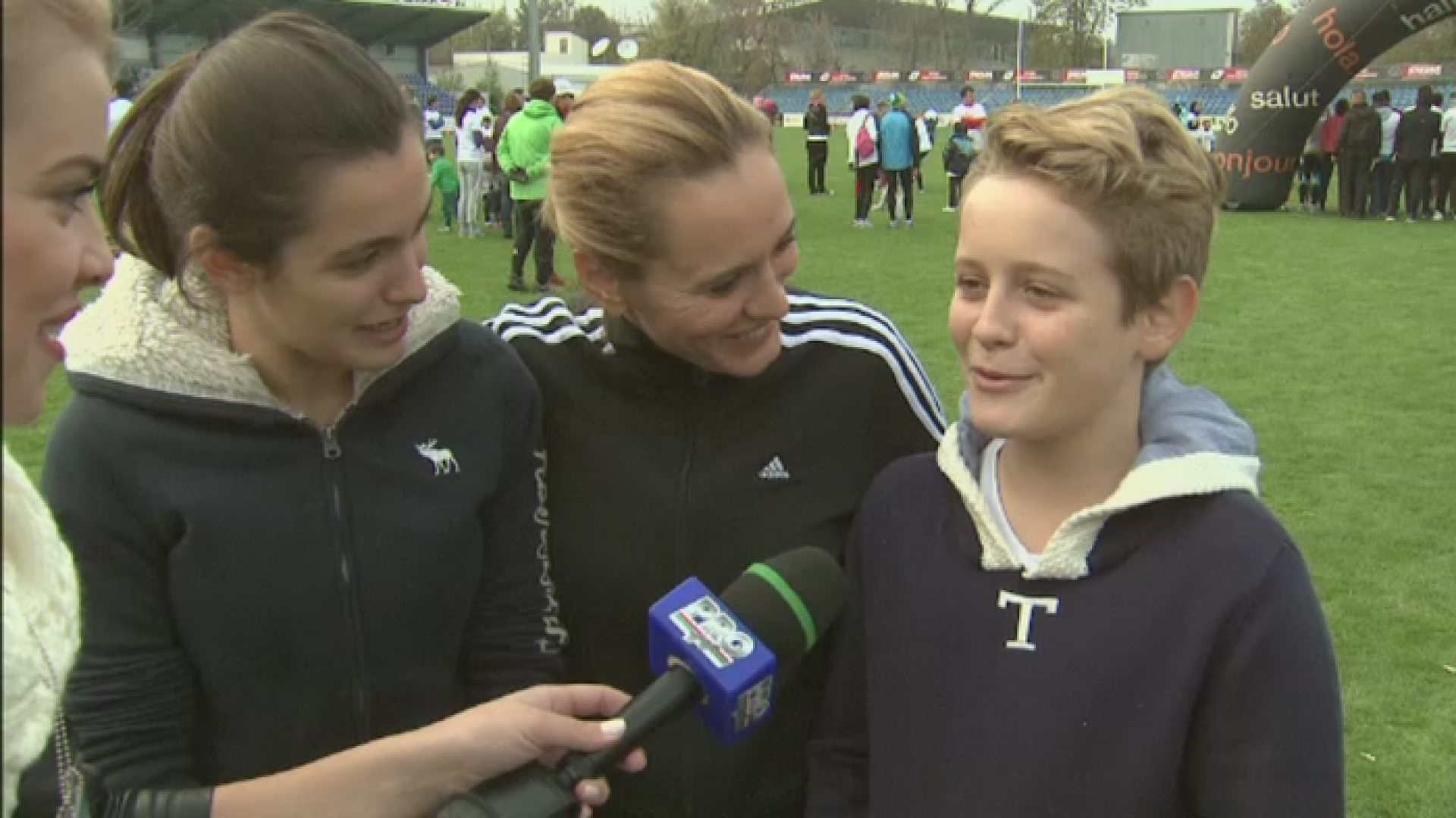 Andreea Esca a participat, alaturi de familie, la "Trikids Challenge". Evenimentul incurajeaza lectura printre copiii saraci