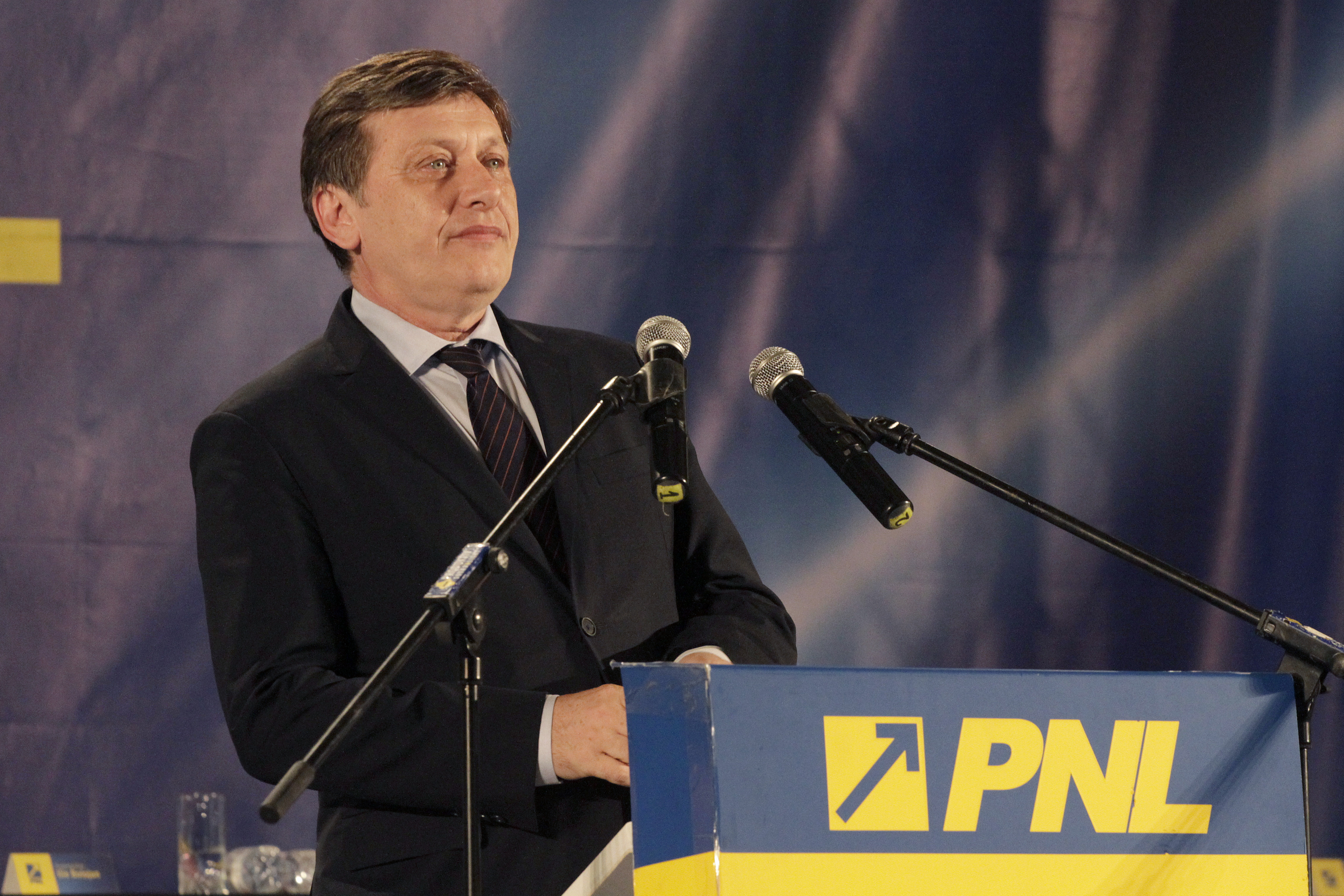 Ce a raspuns Crin Antonescu cand a fost intrebat daca i-a returnat votul lui Victor Ponta din 2009