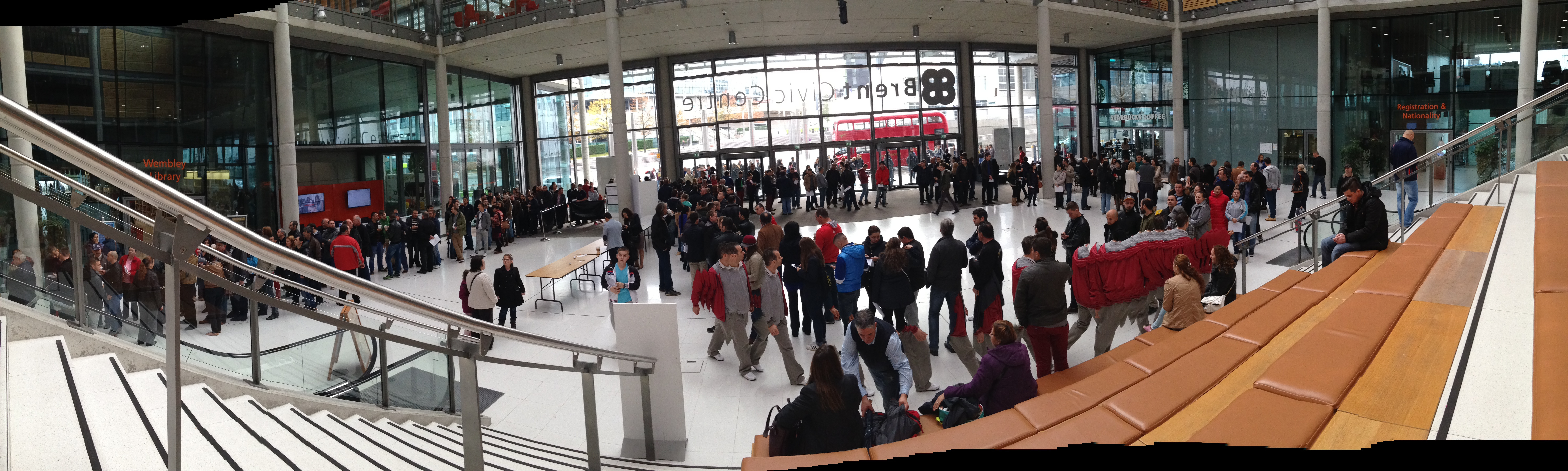 Ziua cand FIERBINTI-TARG a fost peste Paris, Viena si New York. In sate uitate de lume au fost mai multe urne decat in Franta