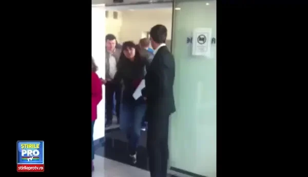 ALEGERI PREZIDENTIALE 2014: Sute de romani stau la cozi in Munchen