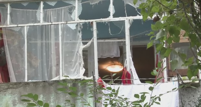 Panica intr-un bloc din Galati. Locatarii au fost zguduiti de o explozie, dupa ce o batrana a uitat aragazul aprins