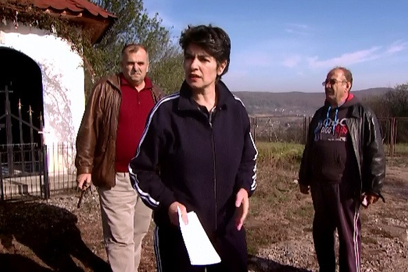 Povestea Simonei Niculescu, femeia care a dat in judecata Primaria ca sa-i asfalteze drumul si a castigat