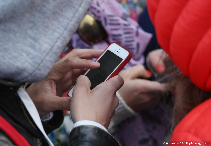 Votul cu ajutorul telefonului. Cum ar putea sa creasca numarul celor prezenti la alegeri