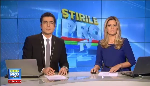 Flacari inalte de cativa metri in gara din Bacau. Trei vagoane s-au facut scrum: vinovati ar fi oamenii fara adapost