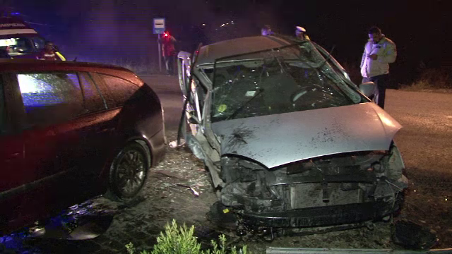 Cinci tineri au fost raniti dupa ce masina condusa de o tanara s-a izbit de un cap de pod, in Bistrita Nasaud