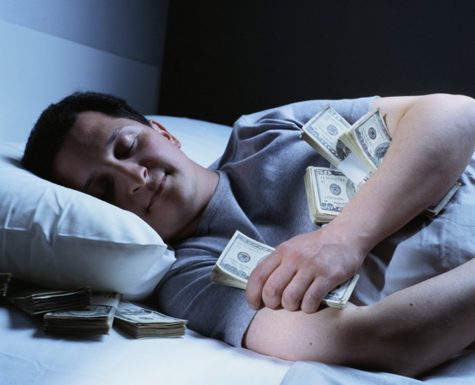 Un barbat este platit de NASA cu 18.000 de dolari ca sa stea in pat toata ziua. Care este partea neplacuta a jobului