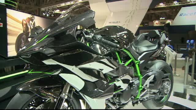 Motocicletele puternice sunt gata sa cucereasca soselele. Japonezii lanseaza vehiculele "smart", care se conecteaza la mobil