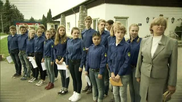 25 de ani de la caderea Zidului Berlinului. 22 de tineri au fost trimisi, intr-un experiment "comunist", in fosta RDG