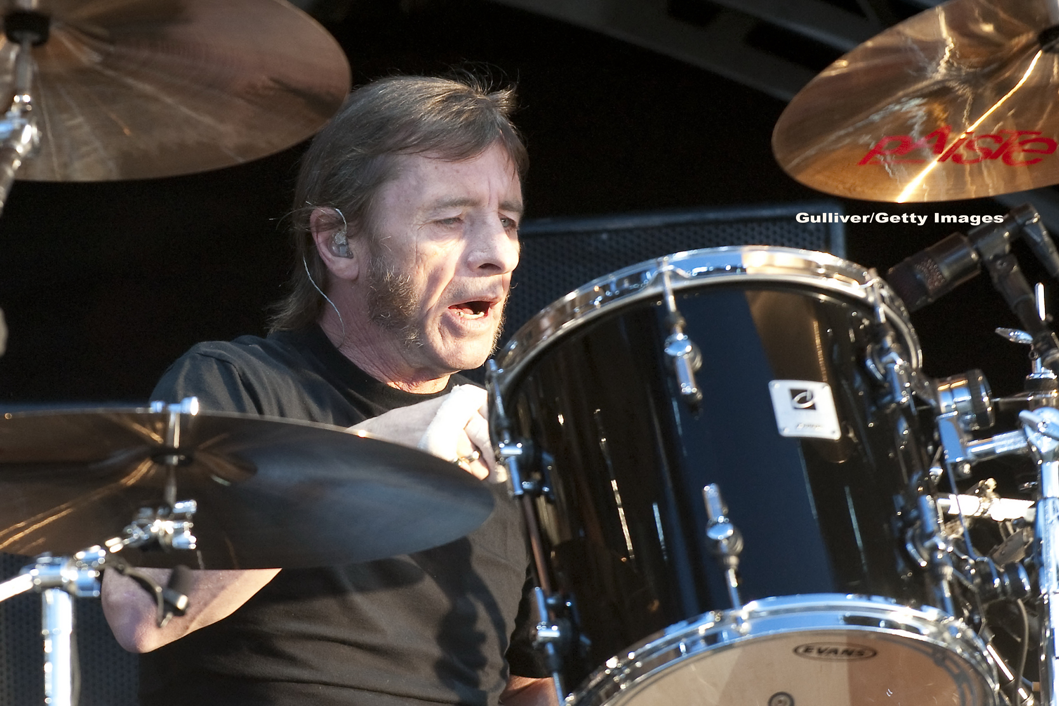 Bateristul trupei AC/DC, Phil Rudd, este acuzat de tentativa de crima. Artistul ar fi incercat sa angajeze un asasin