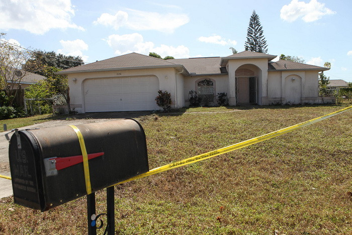 Socul pe care un american l-a avut dupa ce si-a cumparat o casa in Florida. Ce a gasit pe podeaua din dormitor