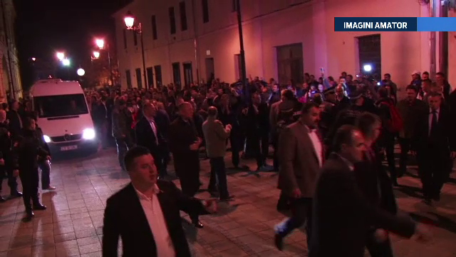 ALEGERI PREZIDENTIALE 2014. Victor Ponta, primit cu huiduieli, dar si aplauze la Baia Mare