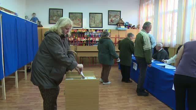 Curtea Constitutionala a validat rezultatele primului tur al alegerilor prezidentiale. Vineri a inceput campania electorala