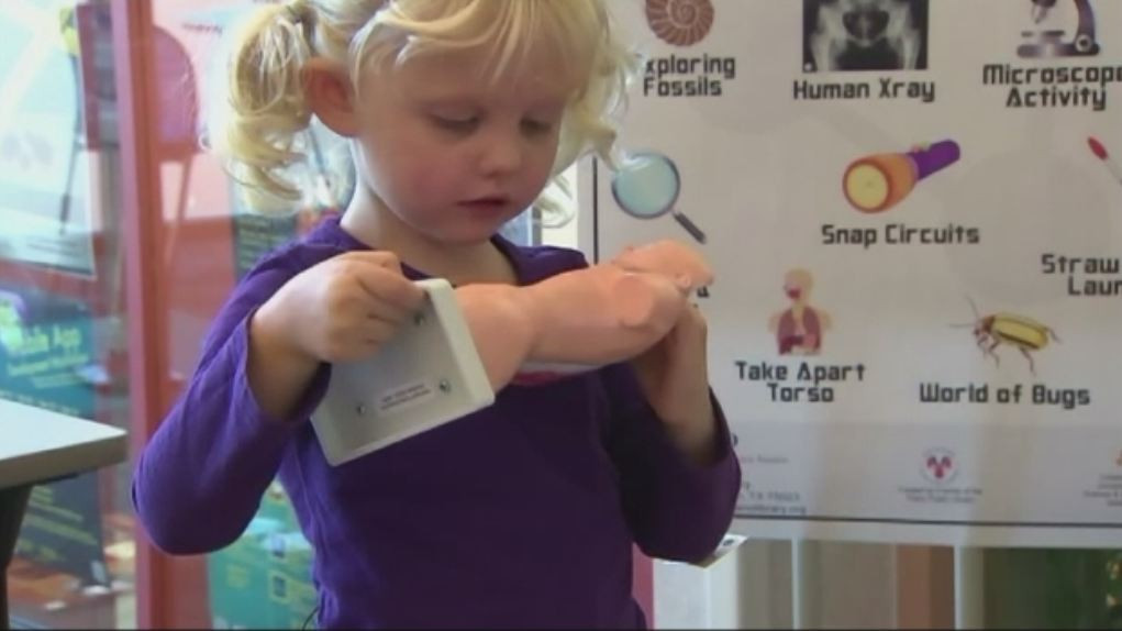 Fetita de 2 ani din Texas care stie toate organele din corp si functiile acestora. Micuta a invatat singura sa citeasca