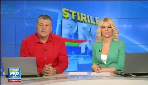 O fotografie postata pe internet a transformat un casier in vedeta peste noapte. Isteria declansata in jurul lui Alex