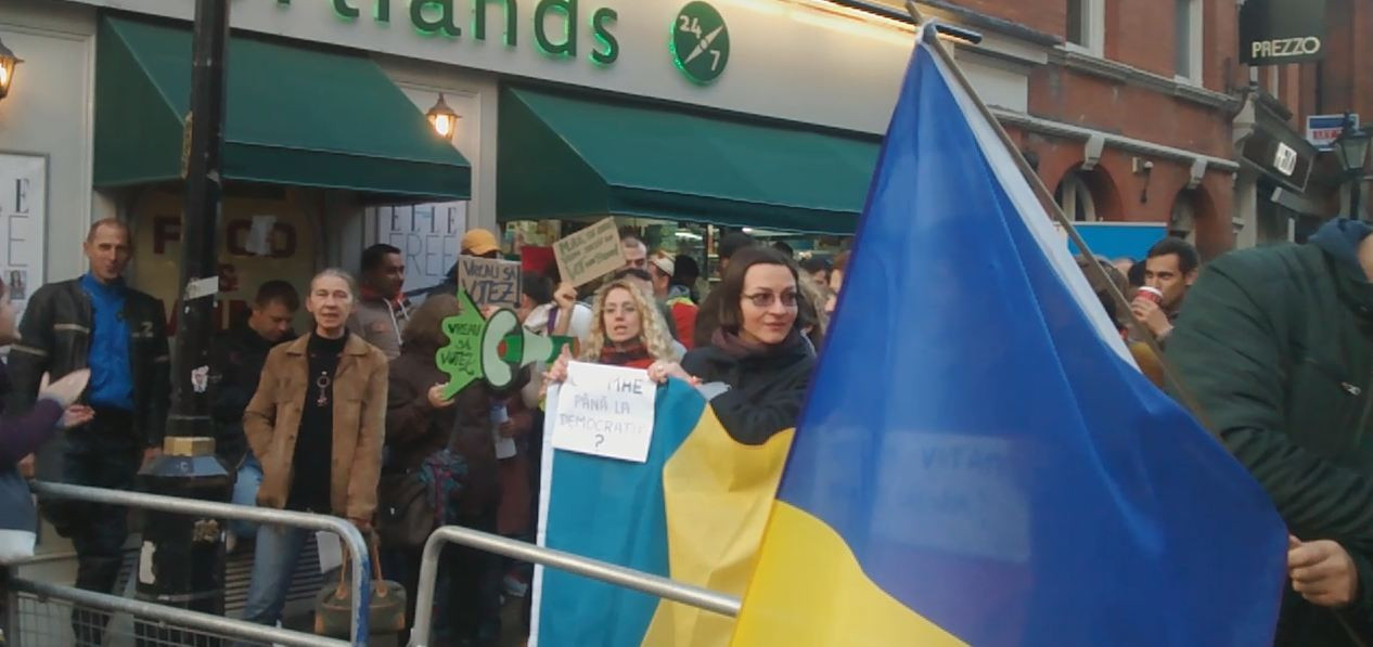 YES LA VOT. Sute de romani din Londra si Dublin, in strada pentru suplimentarea numarului de sectii in diaspora