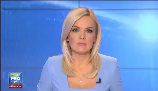 Un barbat, bariton la Opera din Cluj, a intrat in plin intr-o masina a politiei cu girofarurile pornite. Cine era in duba