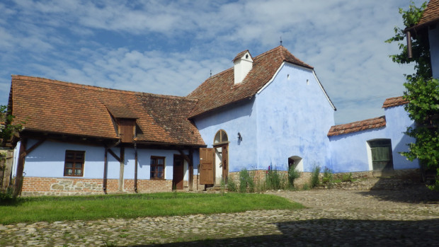 Termopane intr-un sat vechi de 1.000 de ani: Satele noastre ascund comori, dar numai strainii stiu sa le descopere! VIDEO