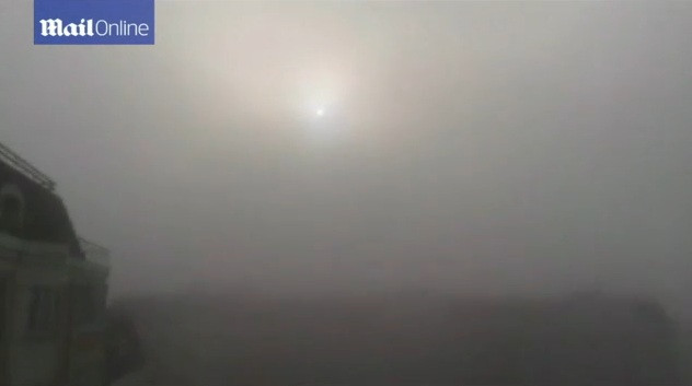 Un nor gros de ceata care mirosea a "oua putrede" a starnit panica la Moscova. "S-au hotarat sa ne otraveasca pe toti". VIDEO