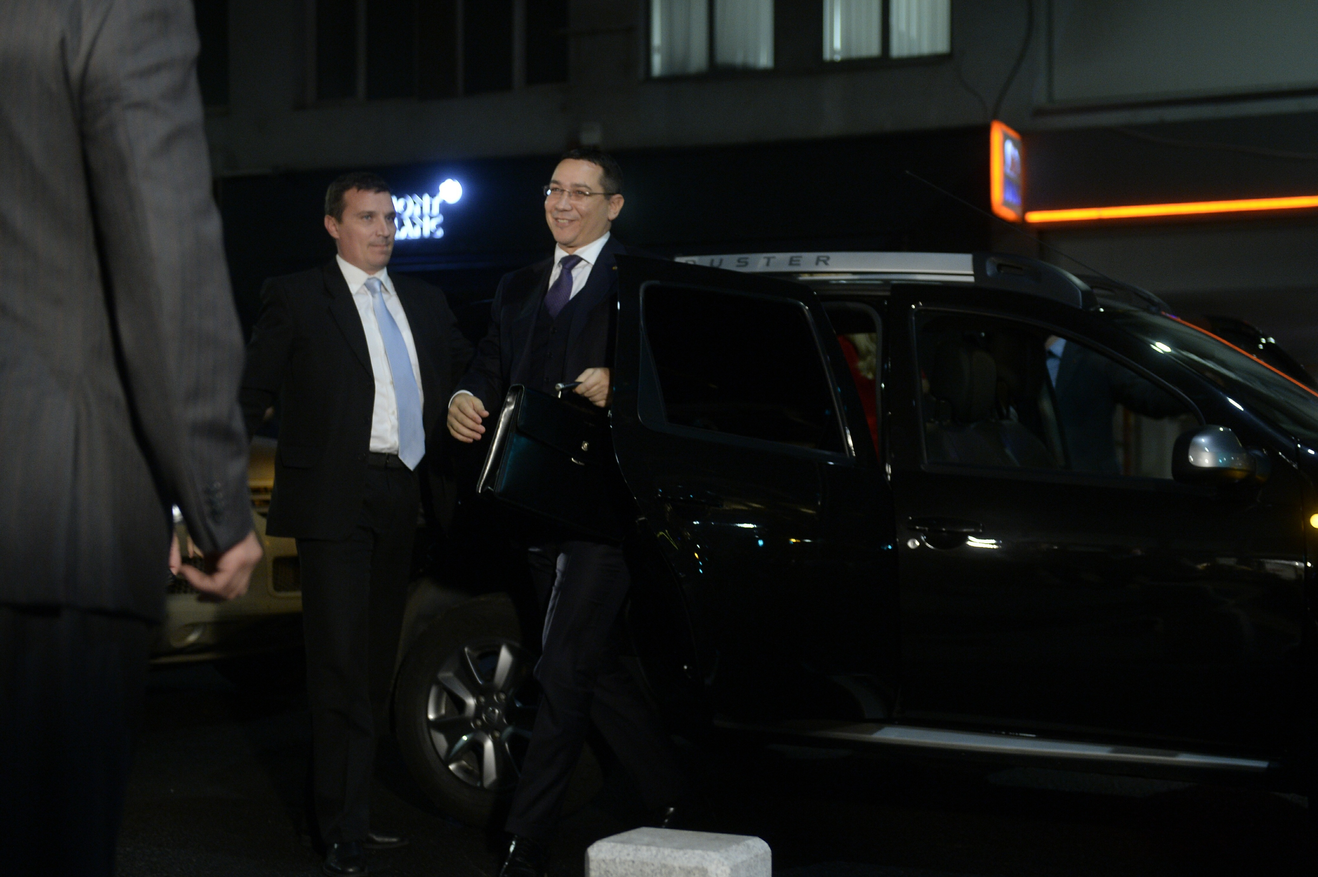 ANALIZA Bloomberg: Dezmatul cheltuielilor bugetare din campanie testeaza bugetul Romaniei