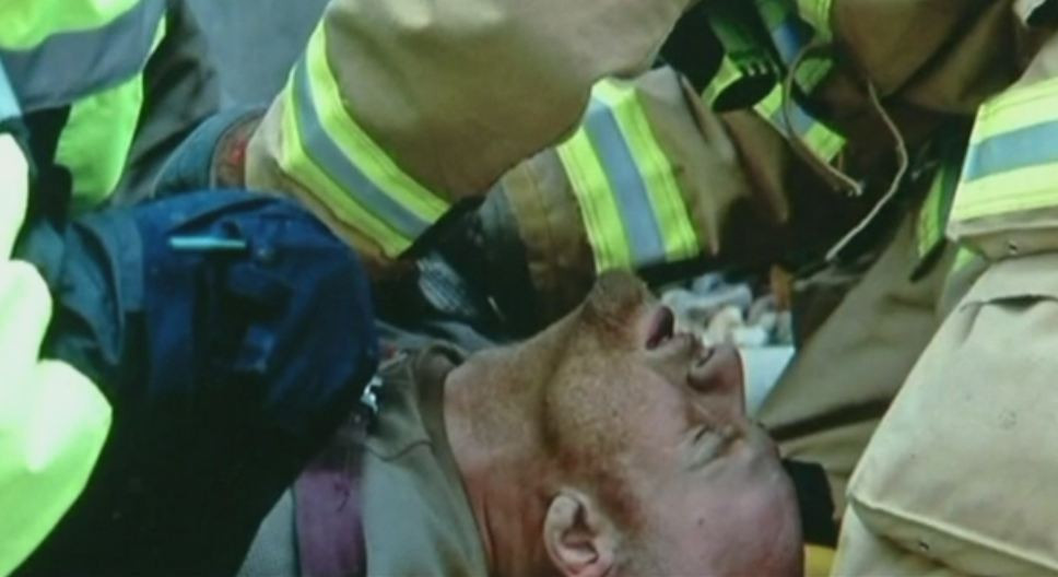 A stat trei zile captiv intr-un spatiu ingust dintre peretii unui magazin. Starea in care l-au gasit politistii din SUA