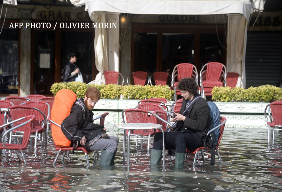 Fenomene meteo EXTREME in SUA si in Italia. Zapada de 30 de cm in Texas, strazi inundate la Milano